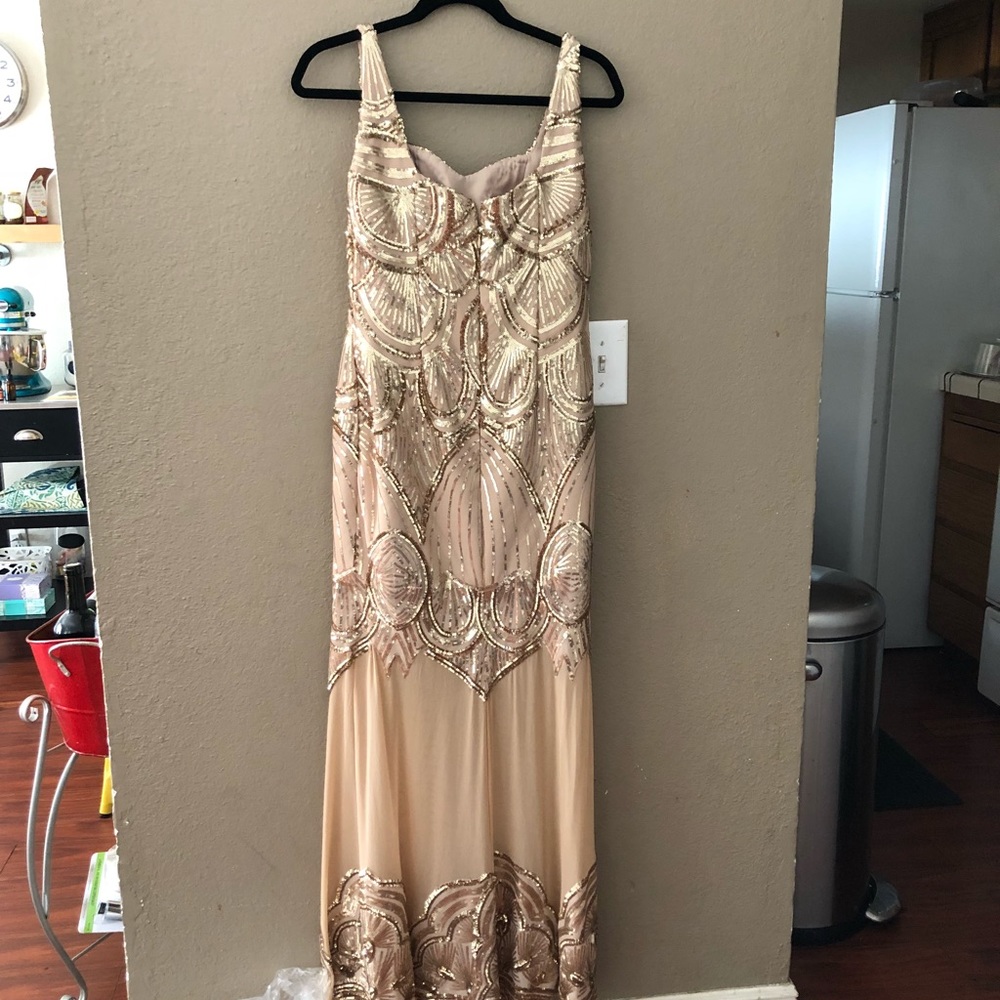 Gold old Hollywood detailed Prom dress. Very sexy
